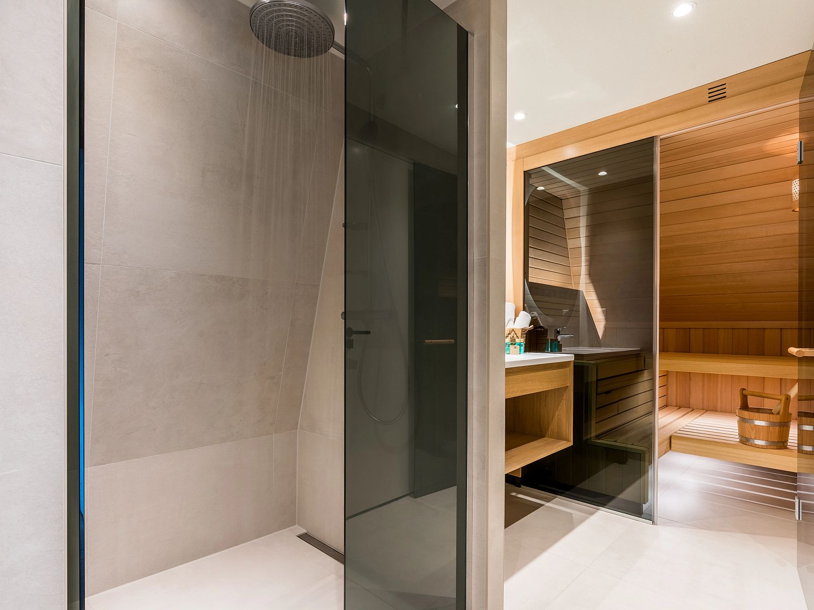 Verblijf 173287 - Bungalow Midden Drenthe - Hof van Saksen | 6-persoons Wellness Waterfront boerderij | 