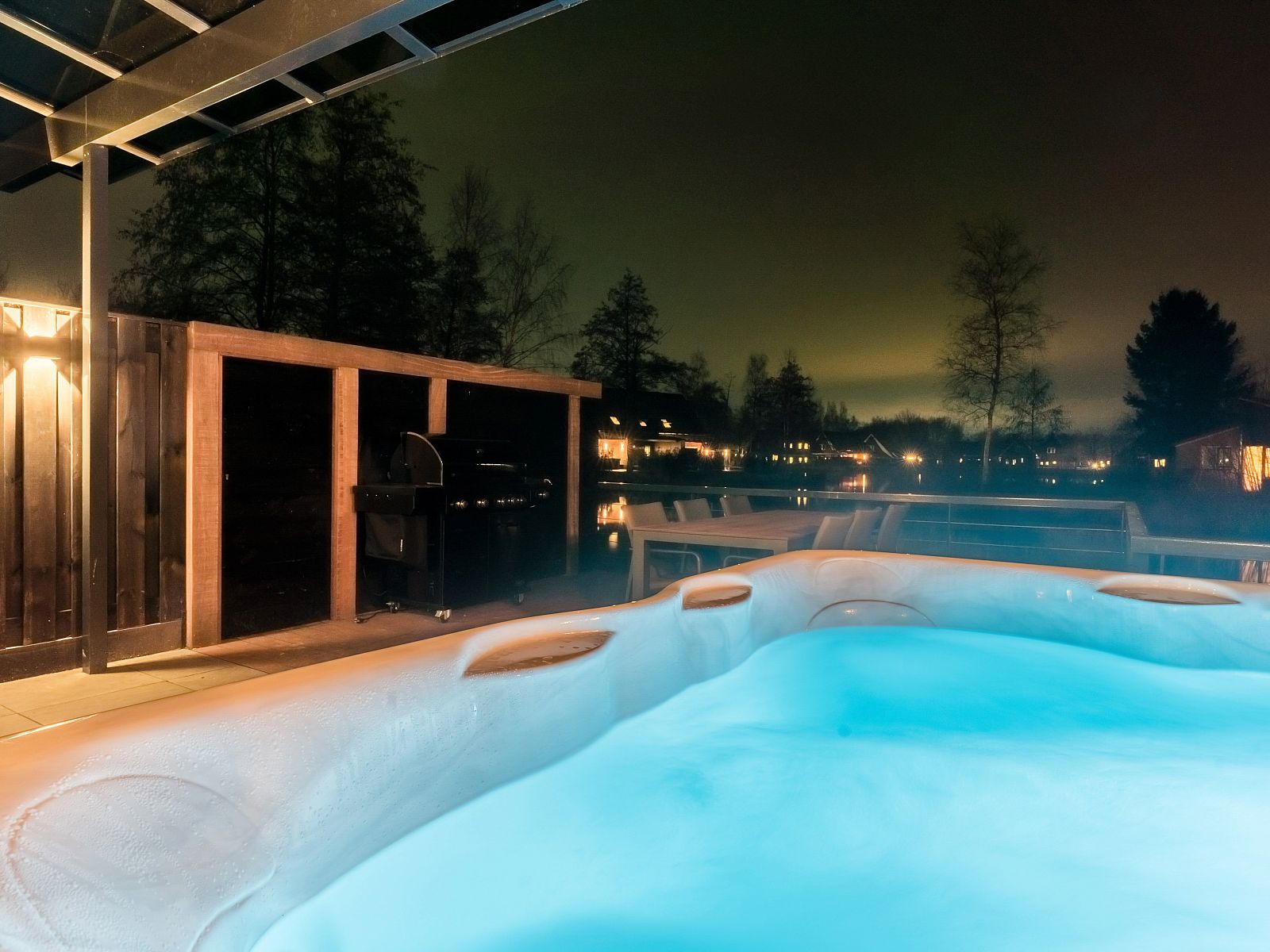 Verblijf 173287 - Bungalow Midden Drenthe - Hof van Saksen | 6-persoons Wellness Waterfront boerderij | 