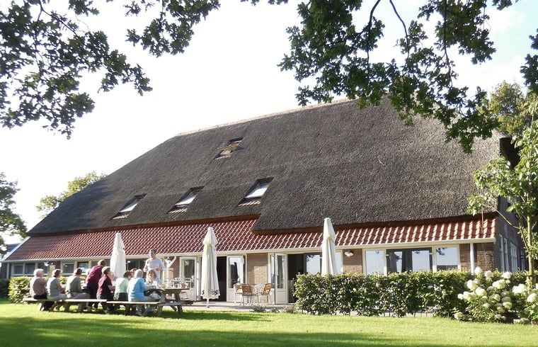 Gezellig terras bij Vakantiehuisje in Witteveen, gelegen in het groene hart van Midden Drenthe.