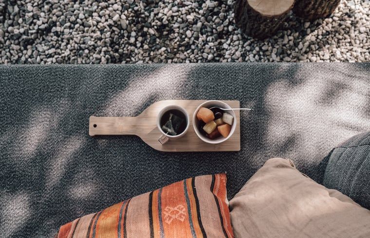 Luchtfoto van de unieke tenten bij Vakantiehuis in Odoorn, Midden Drenthe, omgeven door natuurlijke schoonheid.