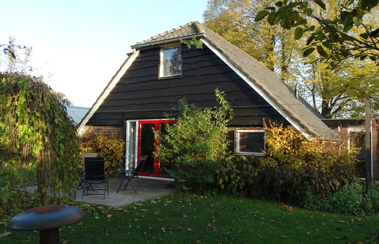 Ferienhaus in Geeuwenbrug, Midden Drenthe, bietet einen charmanten Aufenthalt mit einer Terrasse inmitten der Natur im Herzen von Drenthe.