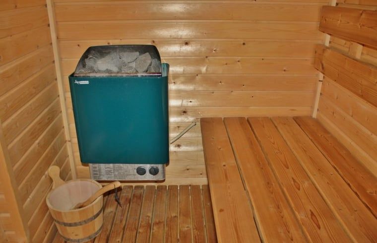 Geraeumiges Badezimmer im Ferienhaus in Nieuw Balinge, Zentral-Drenthe, mit modernen Annehmlichkeiten.