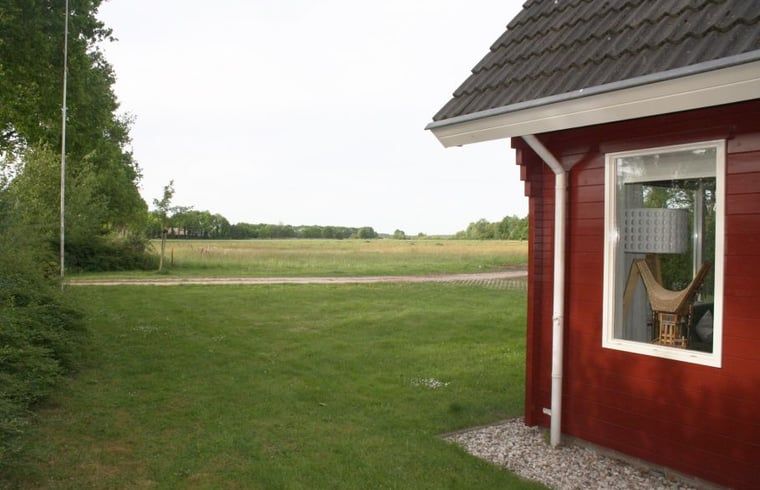 Gemuetliche Gartenlaube im Ferienhaus in Nieuw Balinge, Zentral-Drenthe, umgeben von viel Gruen.