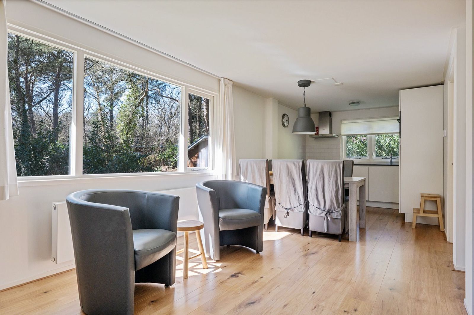 Terrasse mit Gartenmoebeln im Ferienhaus DG1863, Norg, Nord-Drenthe.