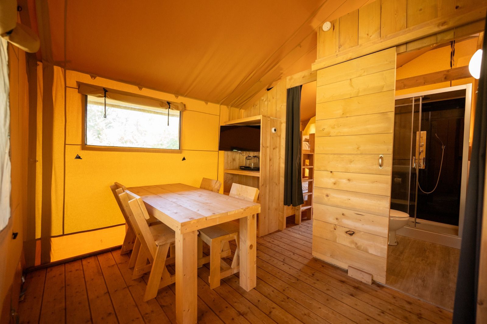 Guest house 181122 - Tent house Noord Drenthe - Vakantiepark «Hunzedal 16»