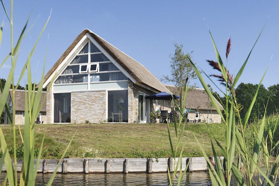 Drentsche Aa 6 bungalow in Tynaarlo, North Drenthe, offers stunning water views and an inviting terrace for relaxation.
