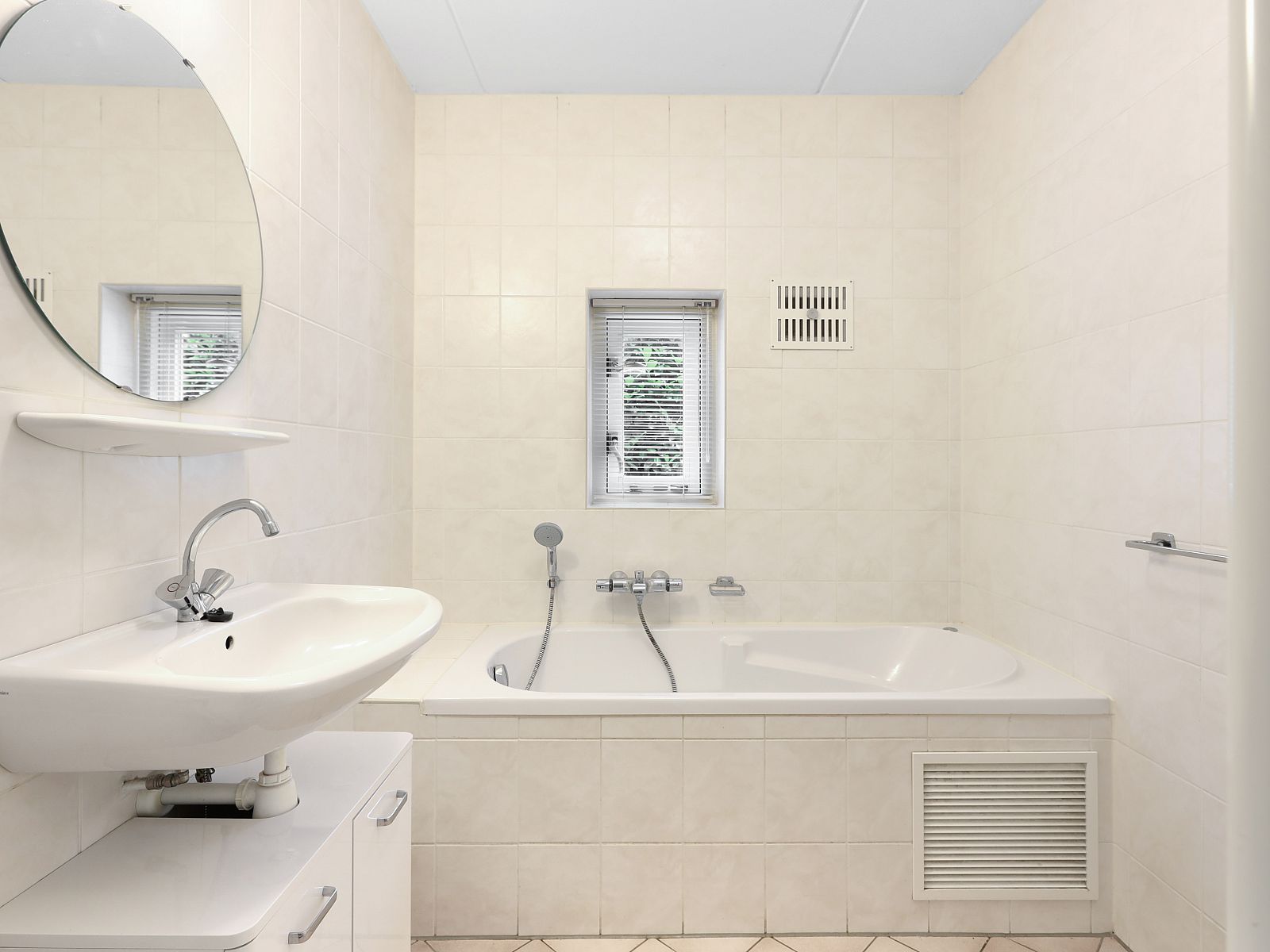 Verblijf 1829104 - Bungalow Noord Drenthe - Het Land van Bartje | 8-persoons boerderij | 8L