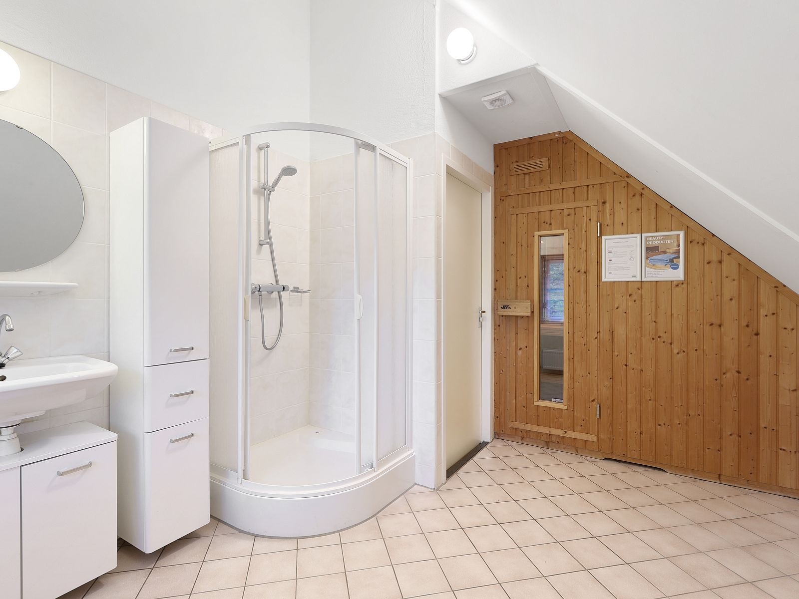 Verblijf 1829104 - Bungalow Noord Drenthe - Het Land van Bartje | 8-persoons boerderij | 8L