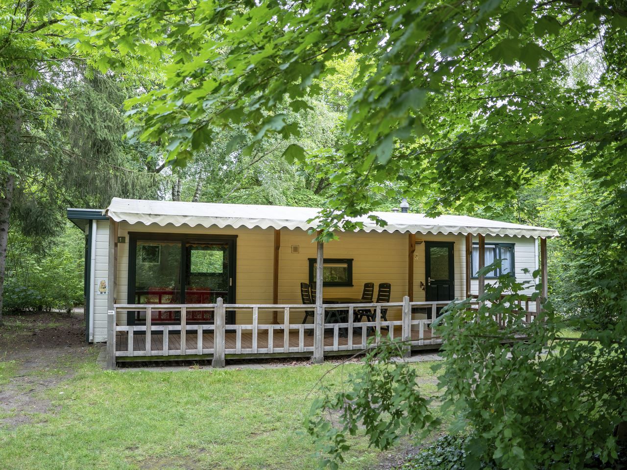 Guest house 182968 - Holiday property Noord Drenthe - Het Land van Bartje | 4-persoons peuterstacaravan | 4BCK
