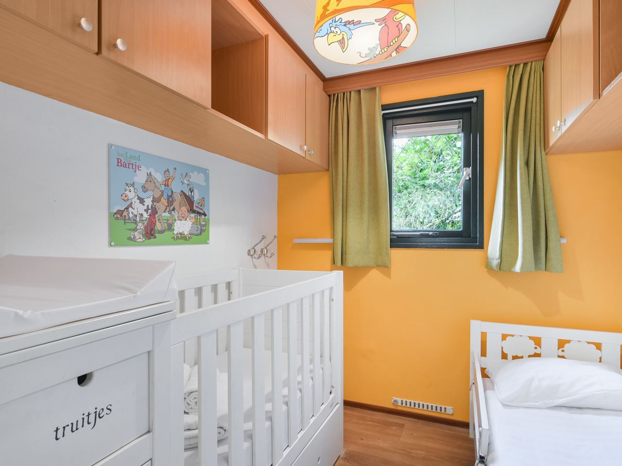 Guest house 182968 - Holiday property Noord Drenthe - Het Land van Bartje | 4-persoons peuterstacaravan | 4BCK