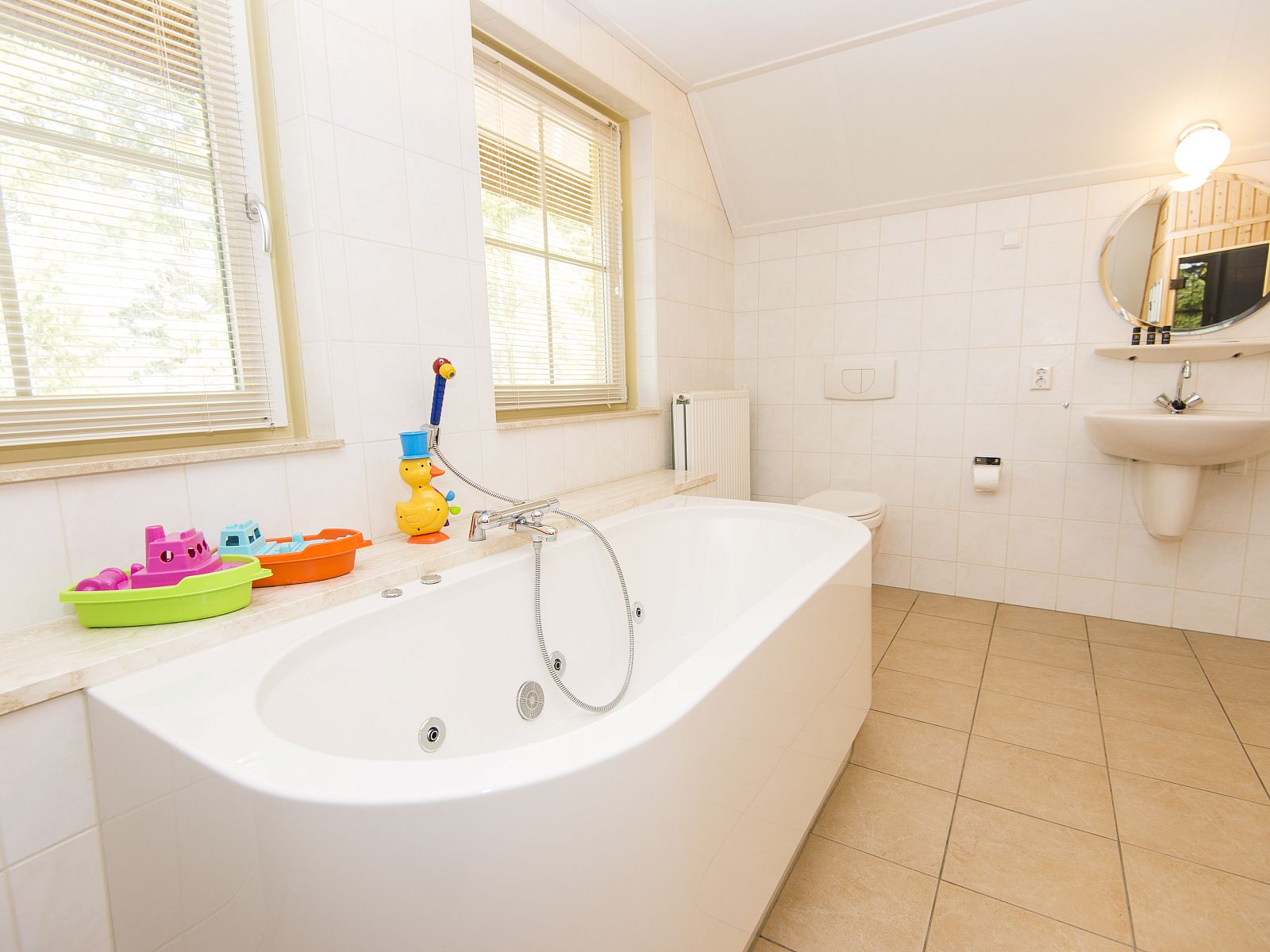 Verblijf 182974 - Bungalow Noord Drenthe - Het Land van Bartje | 6-persoons kinderhoevewoning | 6DLK