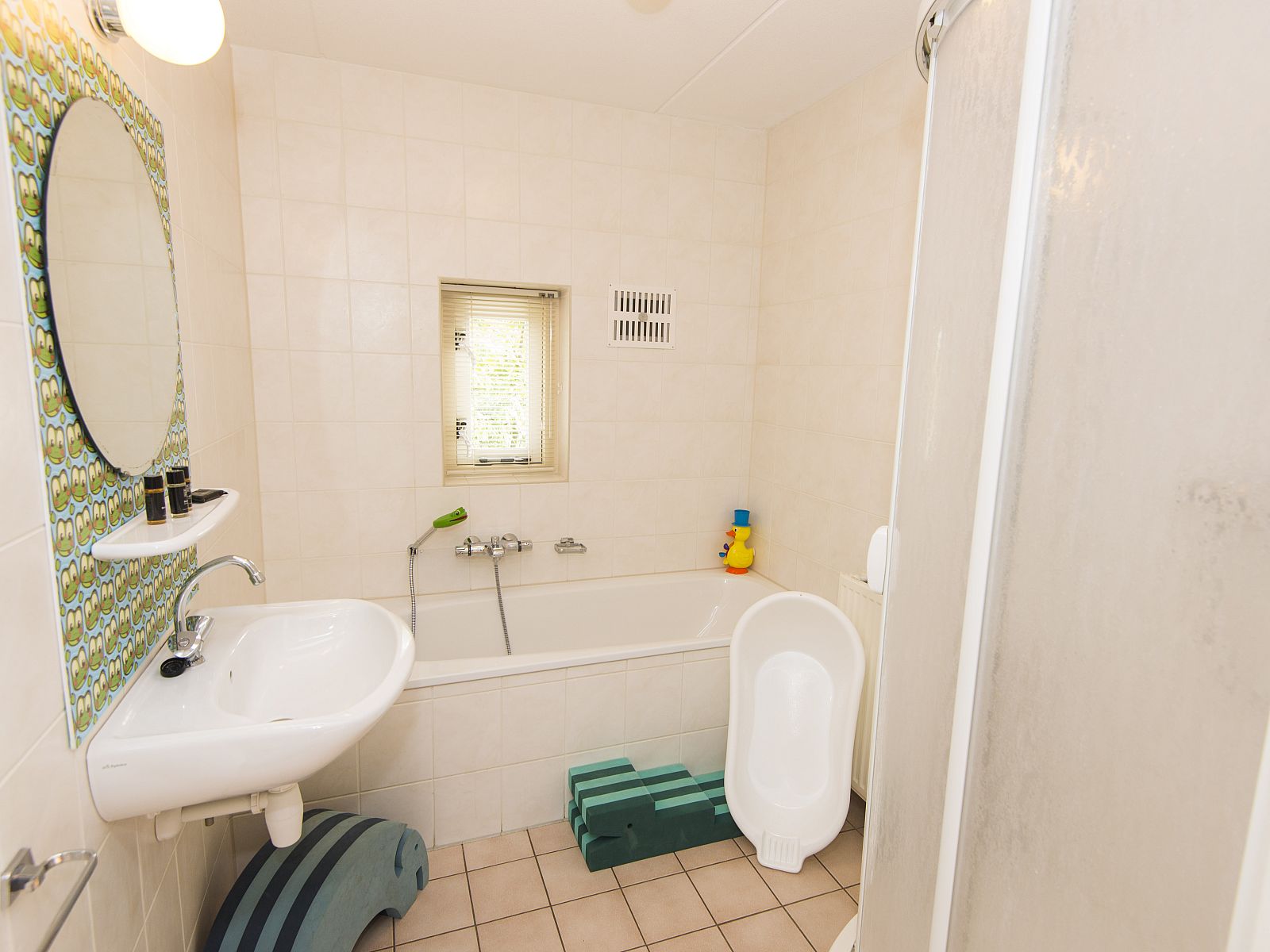 Guest house 182977 - Bungalow Noord Drenthe - Het Land van Bartje | 10-persoons kinderboerderij | 10LK