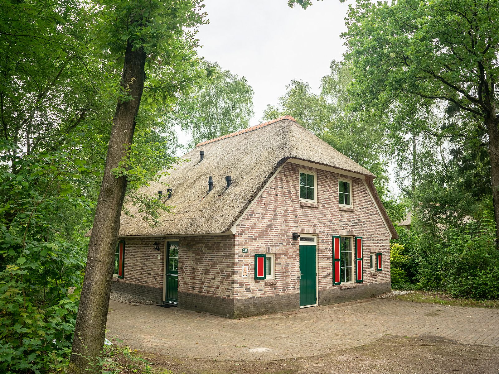 Guest house 182977 - Bungalow Noord Drenthe - Het Land van Bartje | 10-persoons kinderboerderij | 10LK