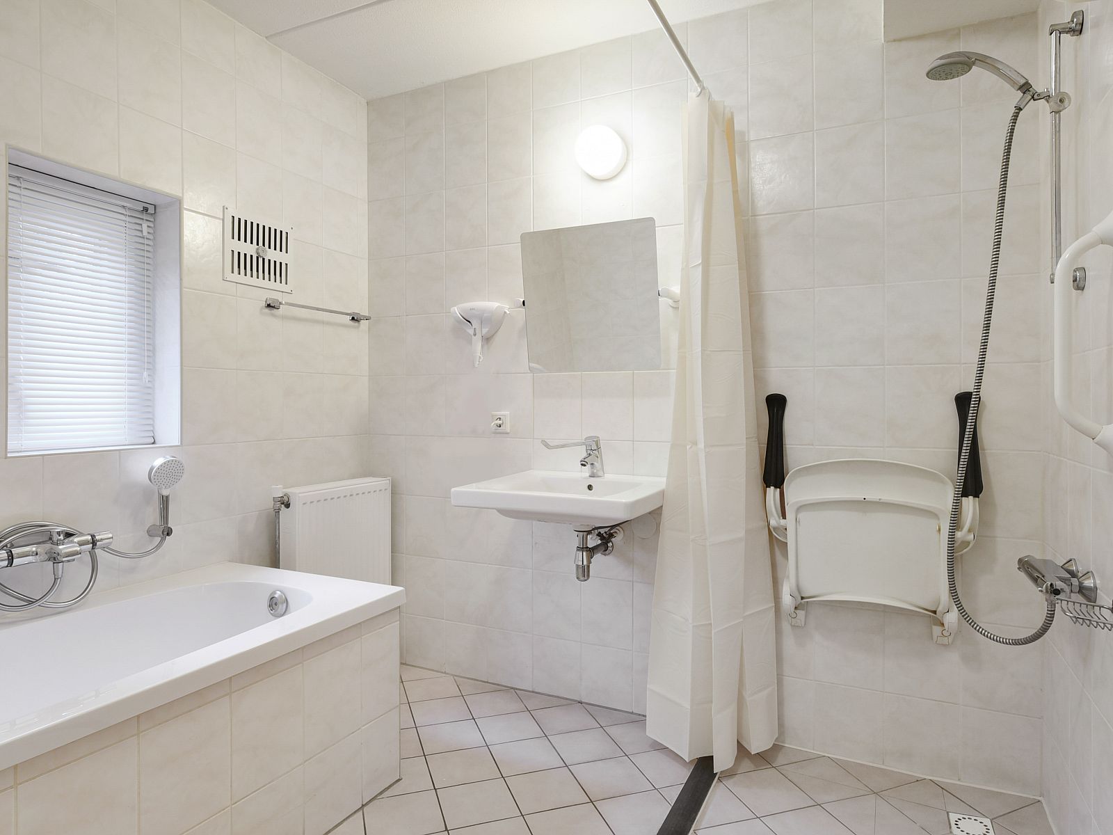 Unterkunft 182984 - Bungalow Noord Drenthe - Het Land van Bartje | 8-persoons boerderij - Extra toegankel