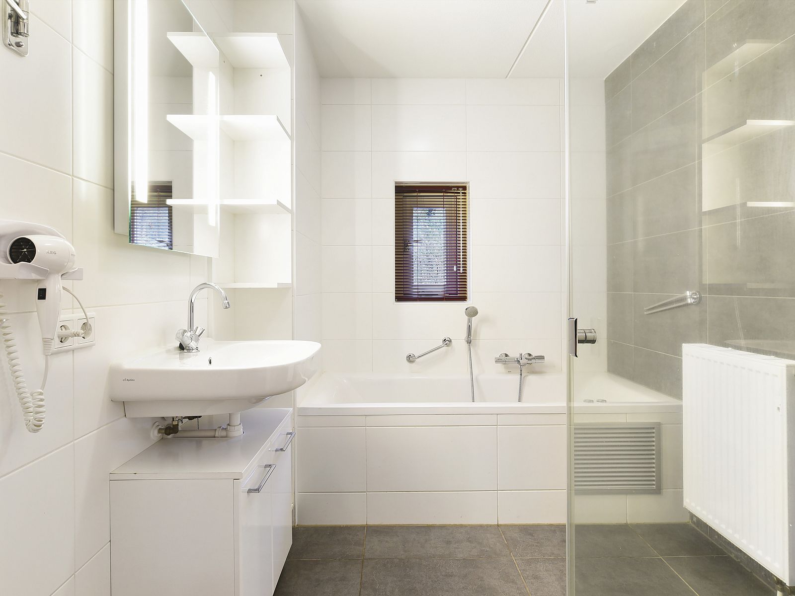 Guest house 182999 - Bungalow Noord Drenthe - Het Land van Bartje | 10-persoons boerderij | 10EL