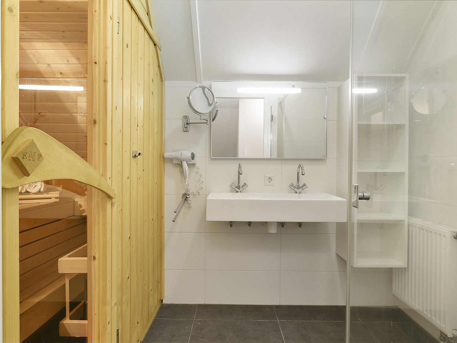 Guest house 182999 - Bungalow Noord Drenthe - Het Land van Bartje | 10-persoons boerderij | 10EL