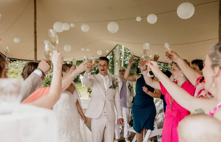 Feestelijke gelegenheid in Vakantiehuis in Veenhuizen, perfecte locatie voor evenementen in Drenthe.