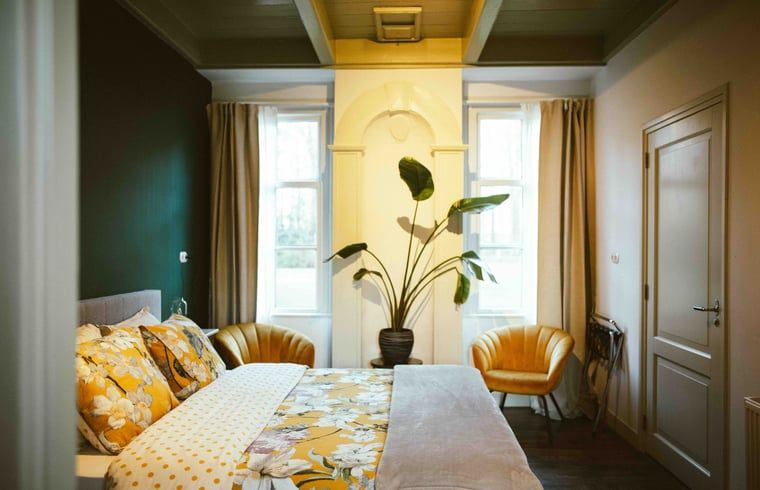 Stijlvolle slaapkamer in Vakantiehuis in Veenhuizen, comfort en luxe in Drenthe.