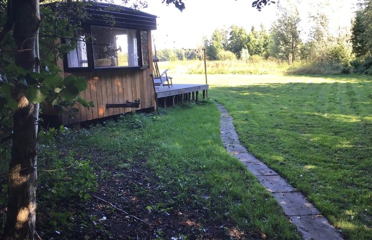 Ruime tuin rondom Vakantiehuis in Ekehaar, Noord Drenthe, Drenthe.
