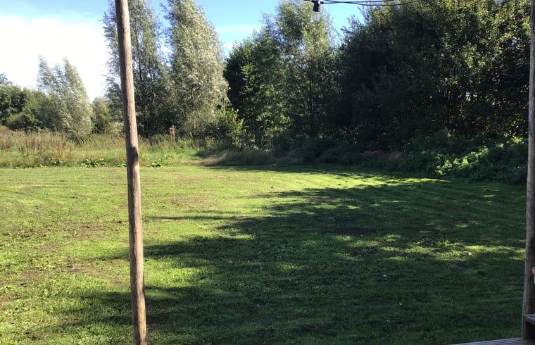Weids uitzicht vanaf terras van Vakantiehuis in Ekehaar, Noord Drenthe, Drenthe.