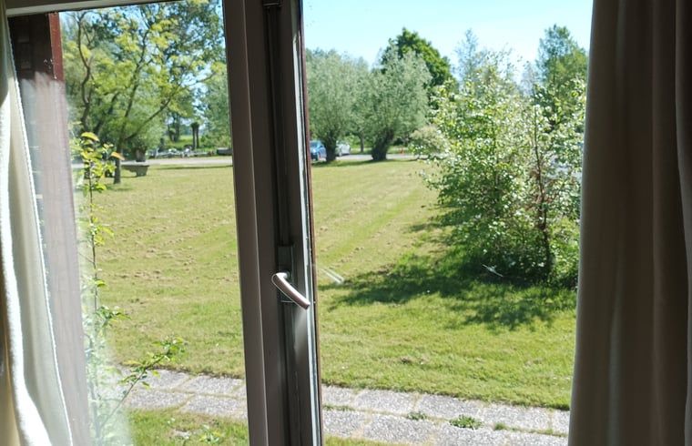 Uitzicht vanuit Huisje in Matsloot, vakantiehuis met groene omgeving in Noord Drenthe, Drenthe.