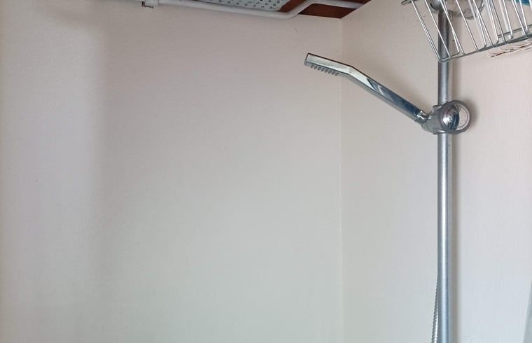 Douche in Huisje in Matsloot, comfortabele vakantieaccommodatie in Noord Drenthe, Drenthe.