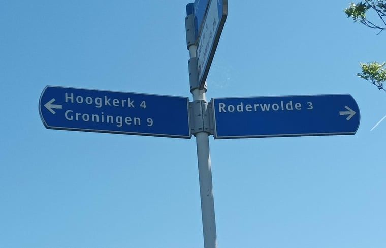 Wegwijzer nabij Huisje in Matsloot, vakantieaccommodatie in Noord Drenthe, Drenthe.