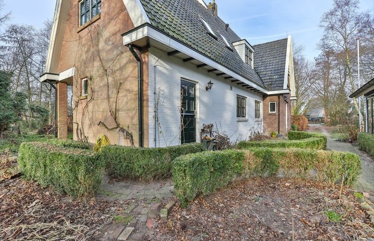 Ferienhaus in Altena mit charmanter Fassade und gruener Umgebung in Nord-Drenthe, Drenthe.