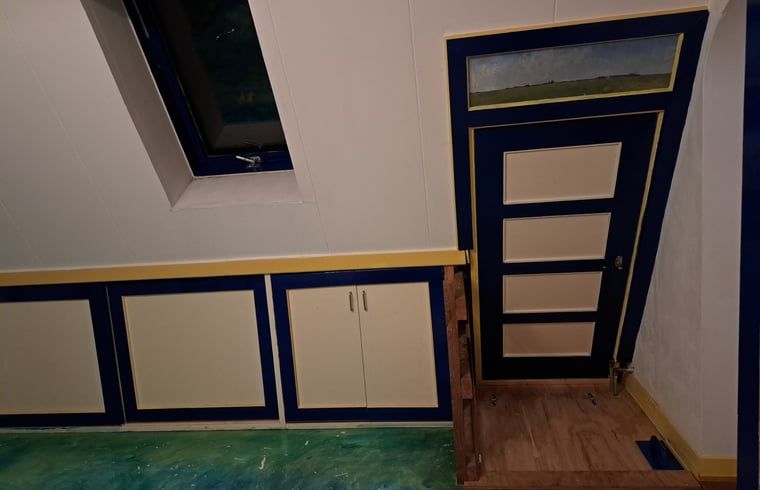 Stilvolle Einrichtung des Ferienhauses in Altena mit moderner Tuer in Nord-Drenthe, Drenthe.