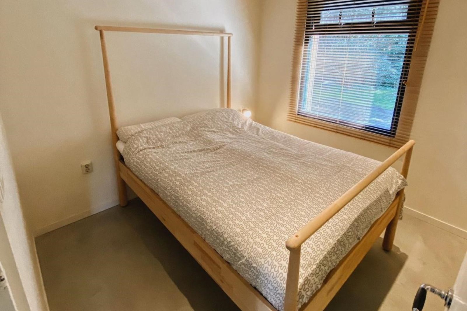 Helle, offene Kueche und Wohnzimmer im Ferienhaus DG357 in Meppen, Drenthe mit Aussicht.