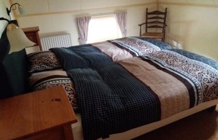 Vakantiehuis in Aalden, gezellige slaapkamer met tweepersoonsbed in vakantiehuis Zuidoost Drenthe, Drenthe.