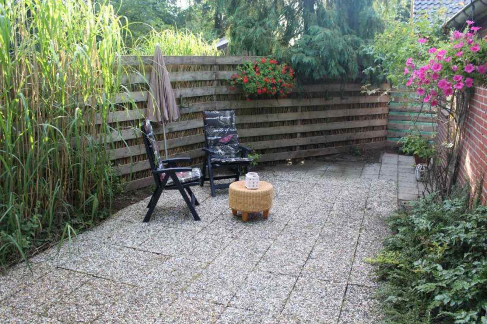 Stilvolles Badezimmer im Ferienhaus DG280, Exloo, Suedost-Drenthe, mit modernen Sanitaerobjekten und natuerlichem Licht.