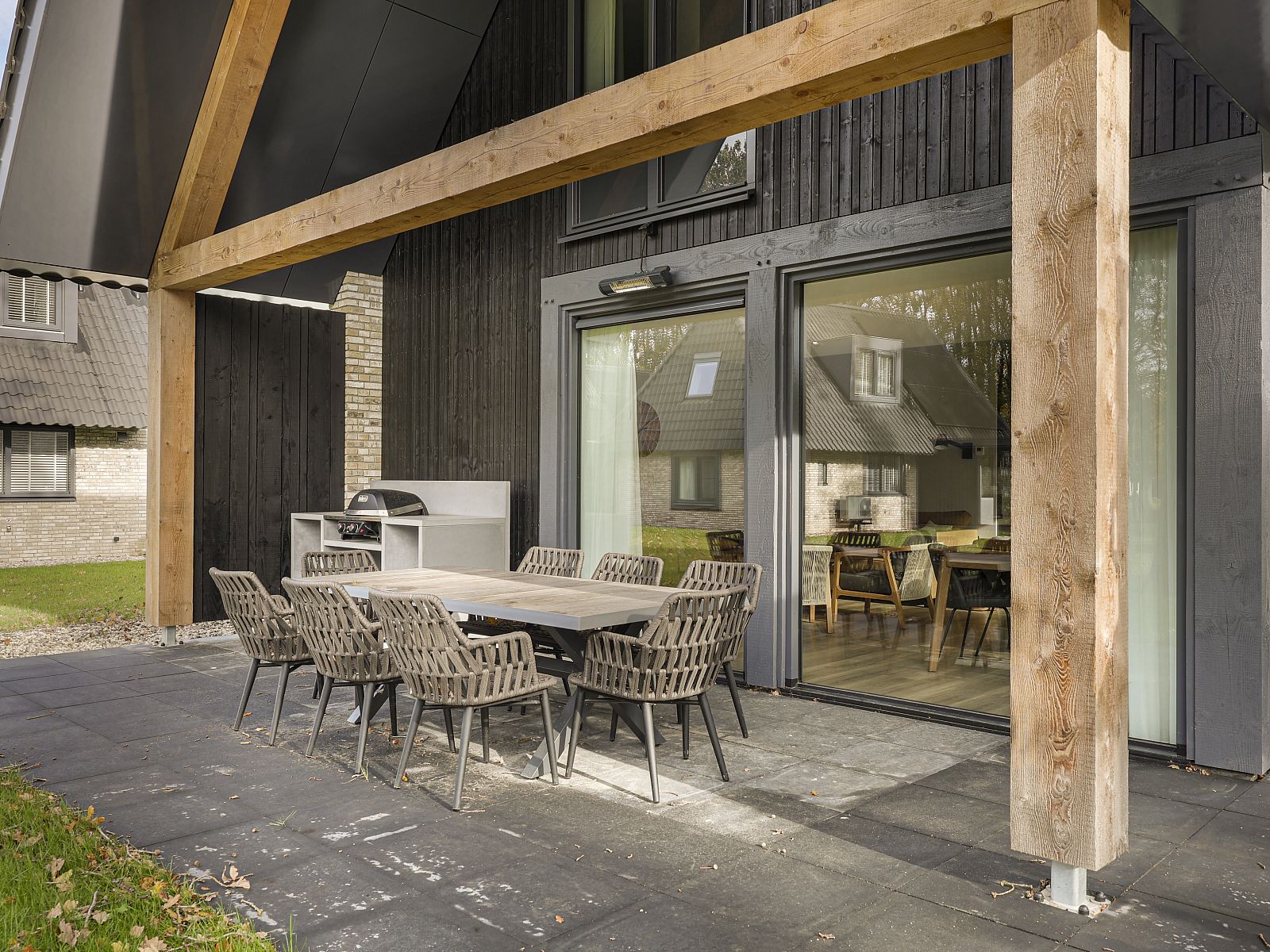 Moderne Kueche im Ferienhaus PUUR Exloo, ausgestattet mit allen Annehmlichkeiten in Exloo, Drenthe.