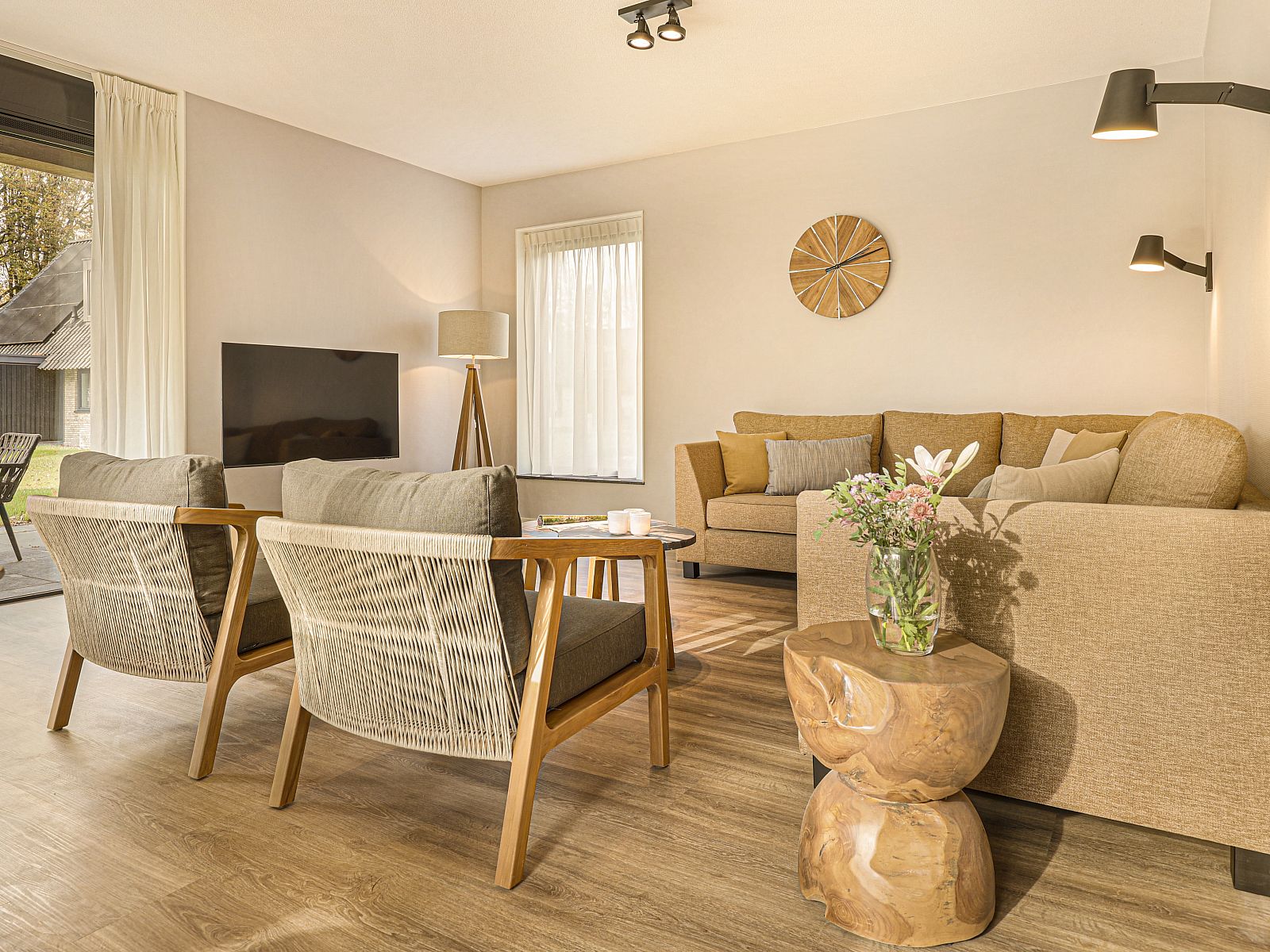 Schlafzimmer im Ferienhaus PUUR Exloo mit komfortablem Doppelbett in Exloo, Drenthe.