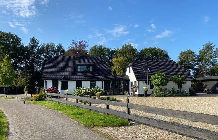 Cottage in Dalen, vacation home in Southeast Drenthe with charming facade and surrounding nature.