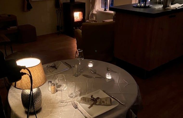 Cottage in Dalen, vacation home in Southeast Drenthe atmospherically lit in the evening.