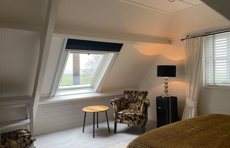 Hot tub in garden of Cottage in Dalen, vacation home in Drenthe for wellness experience.