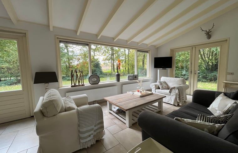 Dekoratives Vogelhaus Nummer 44 in Huisje in Gees, einem Ferienhaus in Suedost-Drenthe.