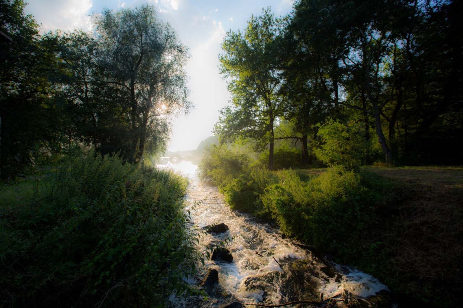 Moderne badkamer in vakantiehuis DG2049, Nieuw-Schoonebeek, Zuidoost Drenthe, met ruime douche en stijlvolle inrichting.