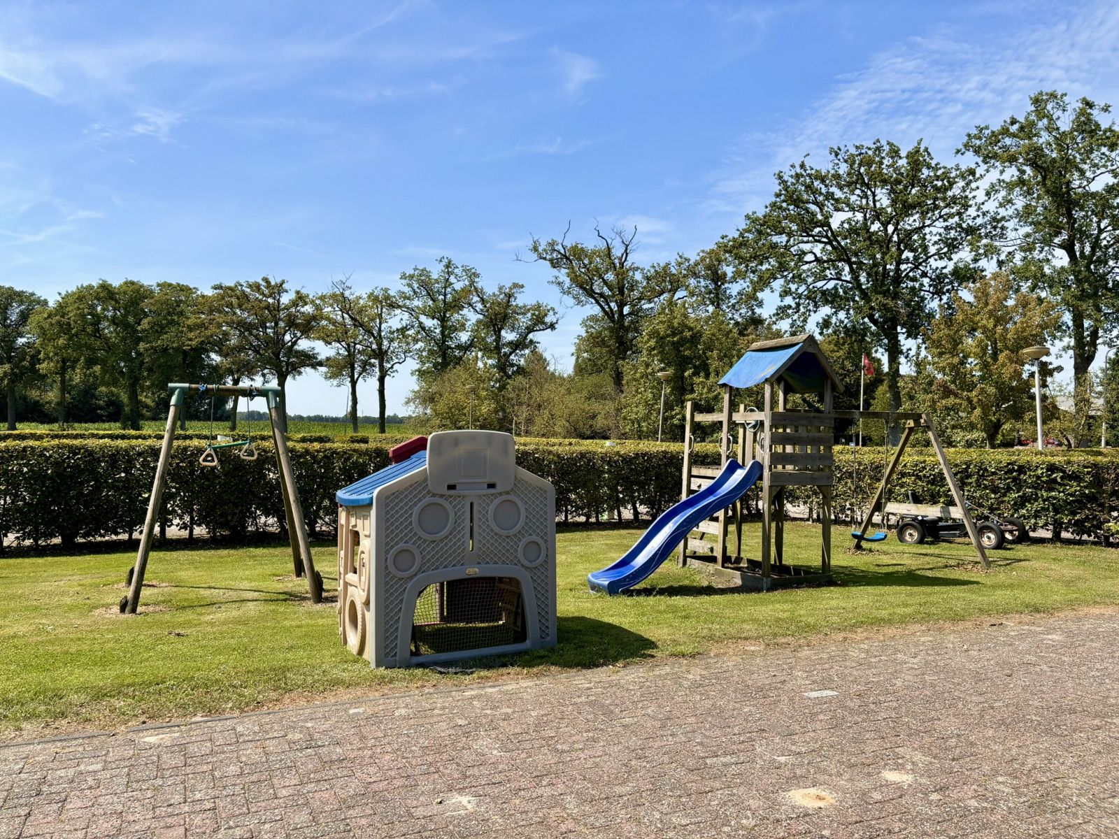 Spielplatz und Erholungsgebiet bei DG1706 Ferienhaus, Havelte, Drenthe mit Go-Kart.