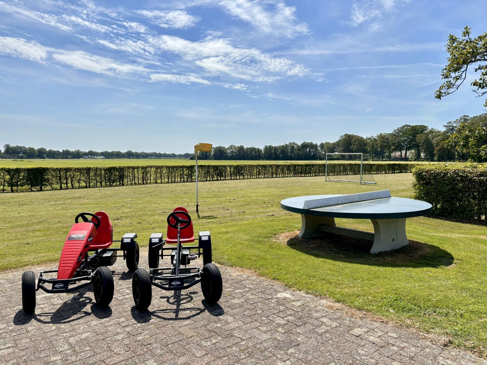 Kinderspielplatz und Ladestationen im Ferienhaus DG1706, Havelte, Drenthe.