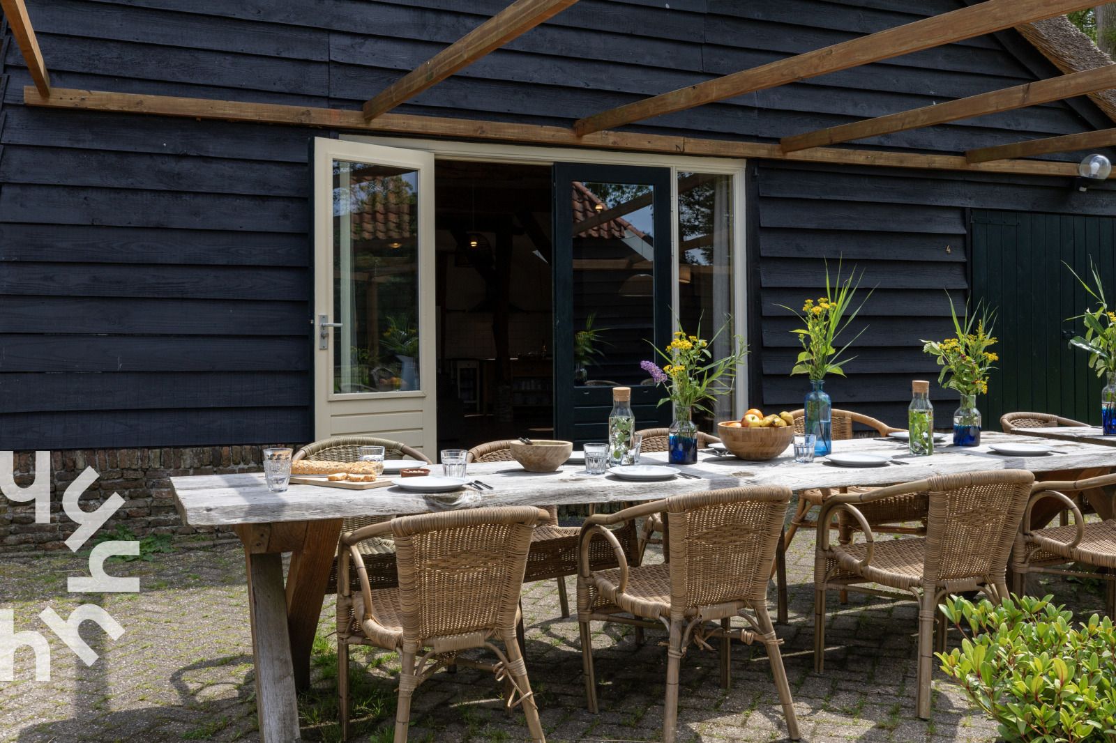 Entree van DG1761 vakantiehuis in Havelte, Zuidwest Drenthe met groene omgeving.