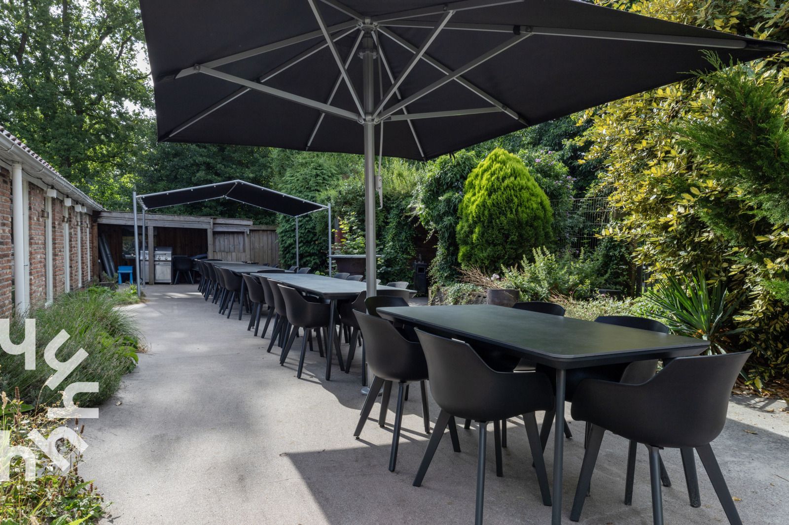 Geraeumiger Garten mit Spielgeraeten im Ferienhaus DG184 Diever Drenthe.