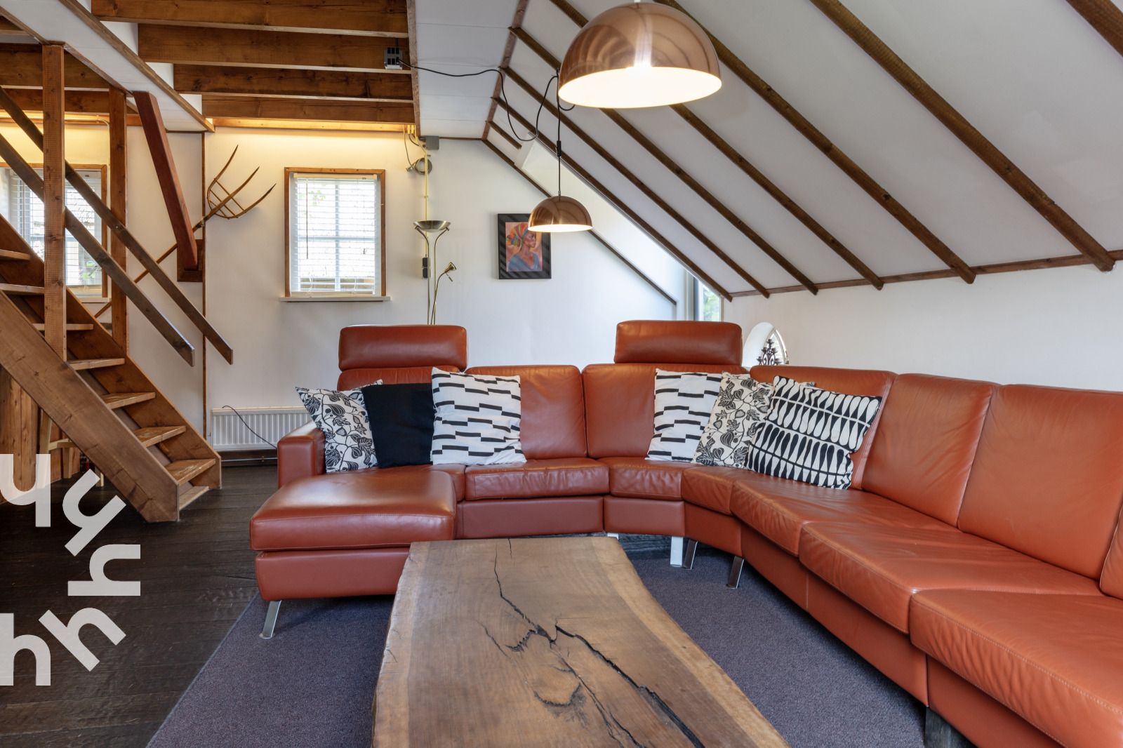 Esszimmer im Ferienhaus DG053, Diever mit langem Tisch und vielen Sitzgelegenheiten.