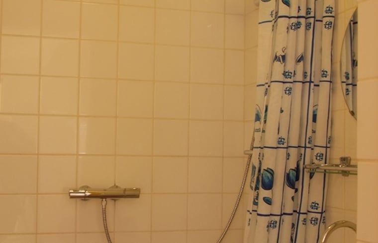 Badezimmer in Cottage in Zuidwolde, Ferienhaus mit moderner Dusche, Suedwest-Drenthe, Drenthe.