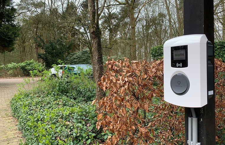 Ladestation fuer Elektroautos bei Huisje in Zuidwolde, Ferienhaus in Suedwest-Drenthe, Drenthe.