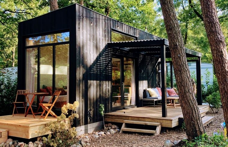 Ferienhaus in Zuidwolde, ein gemuetliches Ferienhaus im Suedwesten von Drenthe, mit einer sonnigen Terrasse und umgeben von gruener Natur.