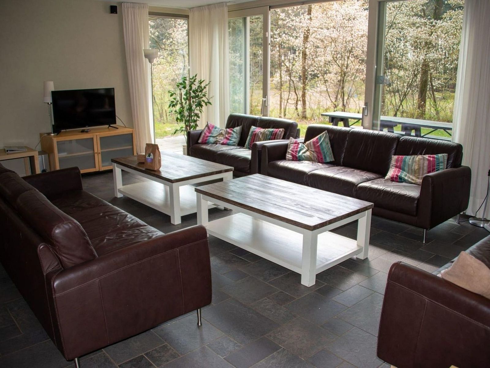 Verblijf 2007147 - Vakantiewoning Zuidwest Drenthe - Vakantiehuis De Wiltzangh - Familiehuis Wellness | 18p