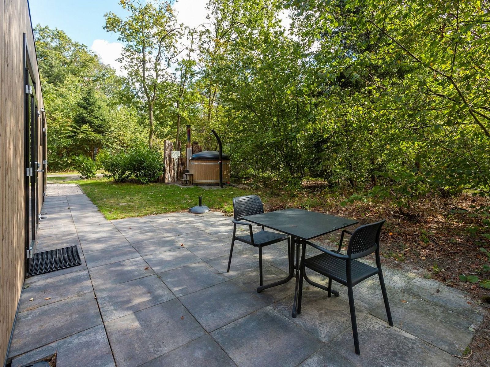 Verblijf 2007155 - Vakantiewoning Zuidwest Drenthe - Vakantiehuis De Wiltzangh - Bosrand Wellness Cabin Premium |