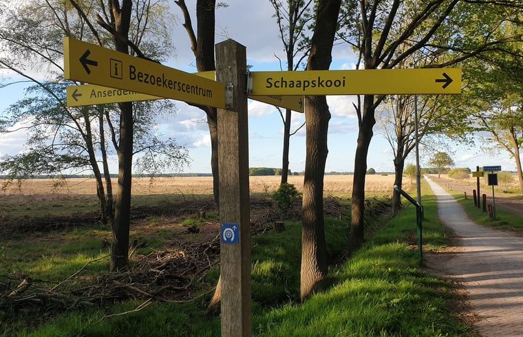 Wegwijzer naar bezienswaardigheden nabij Vakantiehuisje in Ruinen, Zuidwest Drenthe.